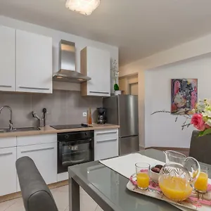 https://apartman-taraiva.in-istria.net